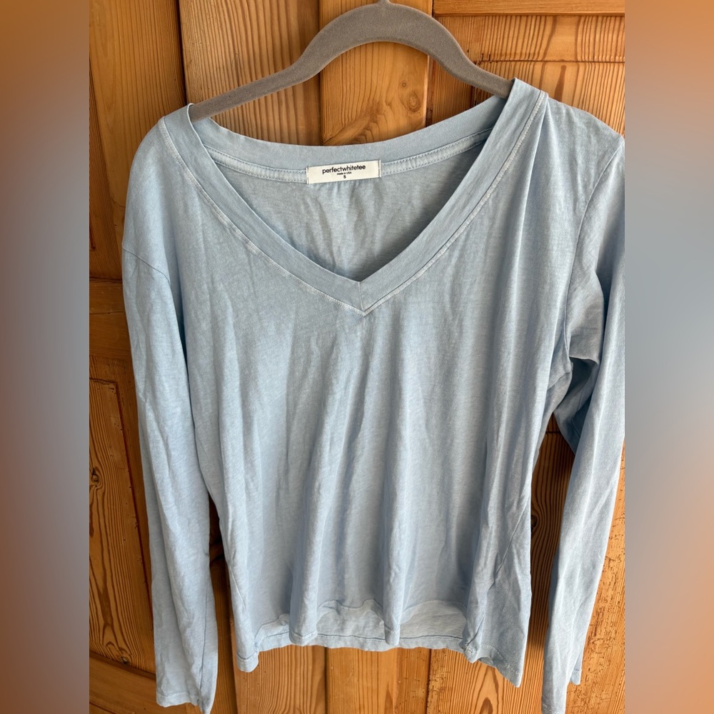 Perfect white tee Women's V-Neck Long Sleeve Top - Blue